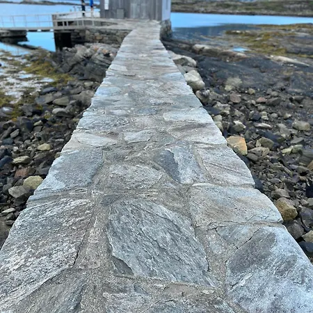 4 Beachhouse In Selje