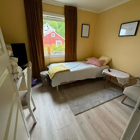4 Beachhouse In Selje
